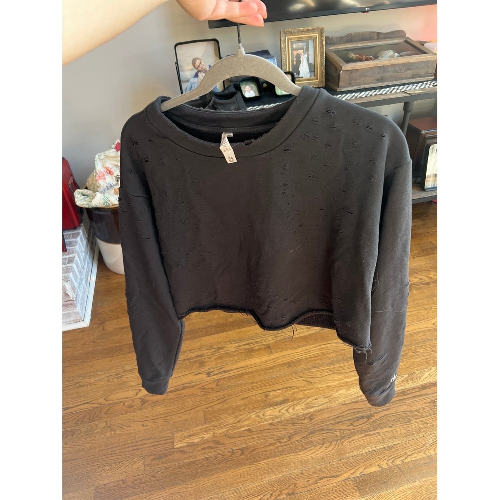 Alo Yoga womens Fierce Pullover Yoga sweatshirt size XS distressed